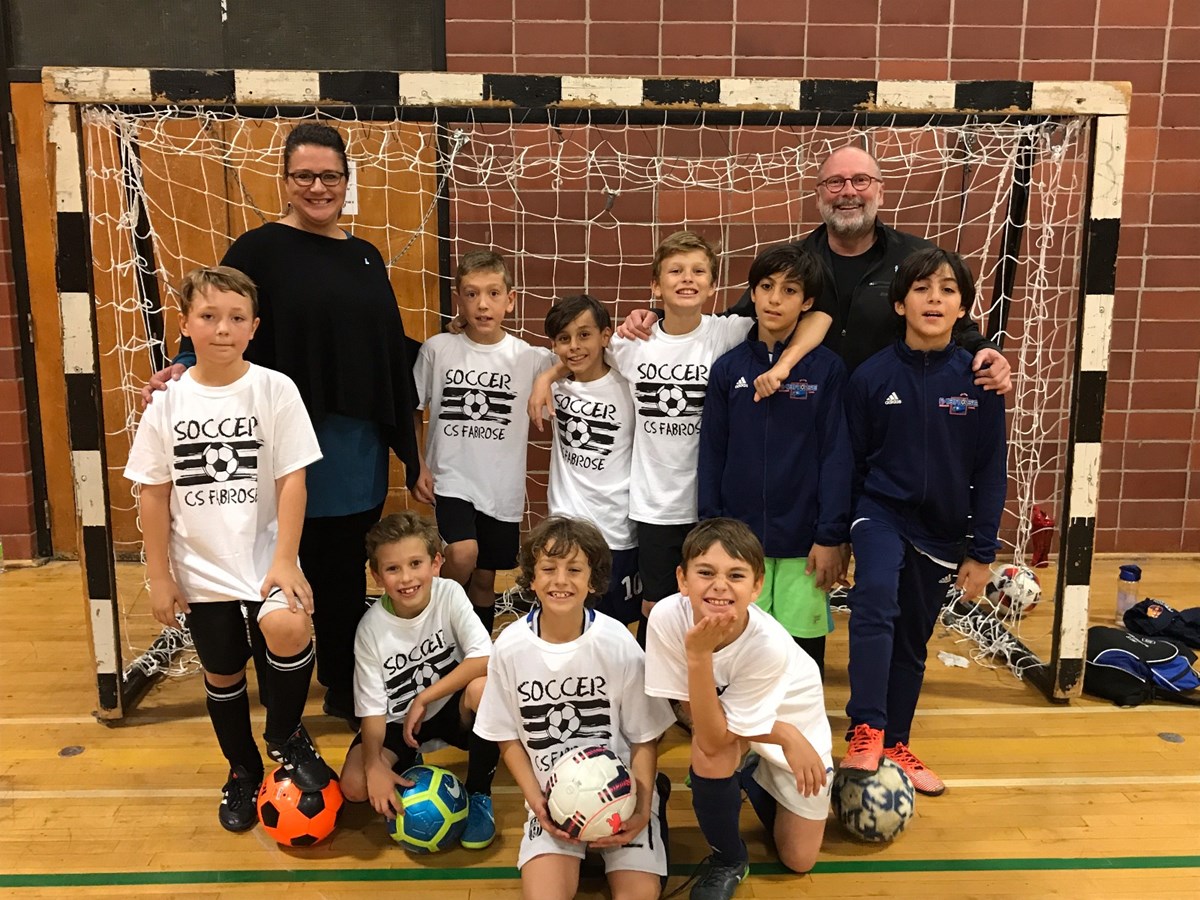Michel Trottier accompagné de Nancy Cabana, candidate dans Marc-Aurèle-Fortin. Madame Cabana est également coach, gérante à l’association de soccer Fabrose et Gouverneure à l’ARS Laval.