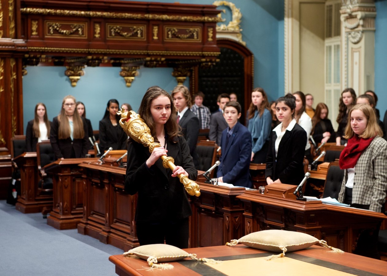 Le député Saul Polo salue la participation d’élèves du Mont-de-La Salle au Parlement des jeunes à l’Assemblée nationale