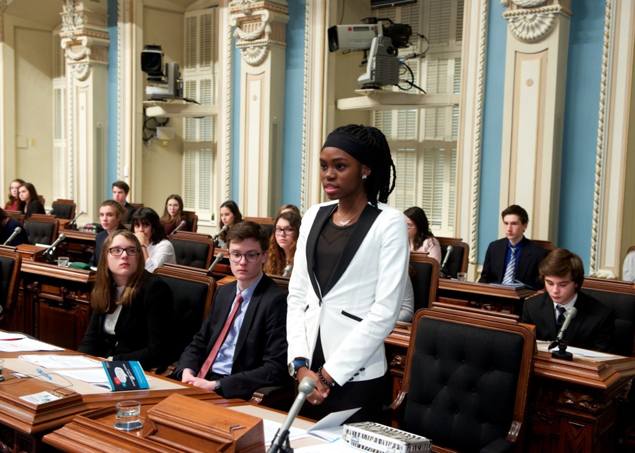 Le député Saul Polo salue la participation d’élèves du Mont-de-La Salle au Parlement des jeunes à l’Assemblée nationale
