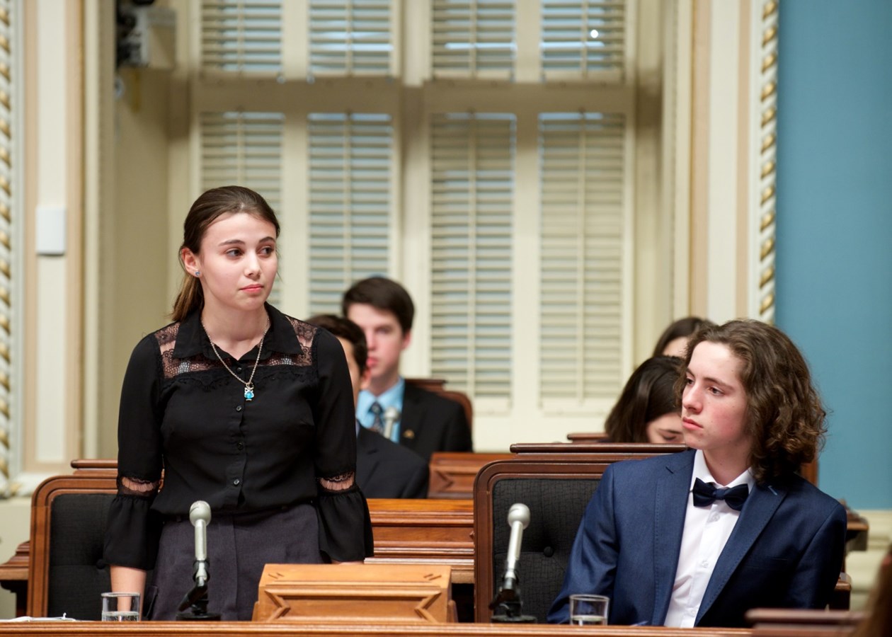 Le député Saul Polo salue la participation d’élèves du Mont-de-La Salle au Parlement des jeunes à l’Assemblée nationale