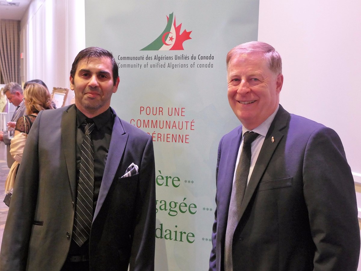Dr Mehdi Khider, président de l’Association de la communauté des Algériens unifiés du Canada, et le maire de Laval, M. Marc Demers.