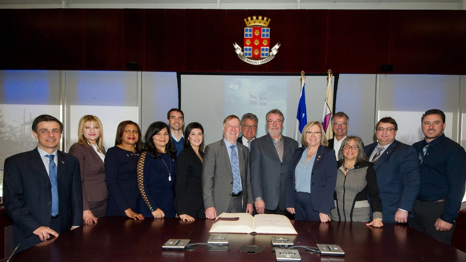 Laval organise une cérémonie civique pour le 70e anniversaire du drapeau du Québec