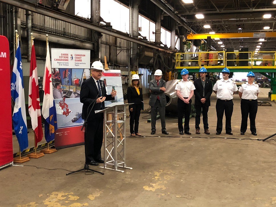 Le ministre Garneau était de passage à Laval