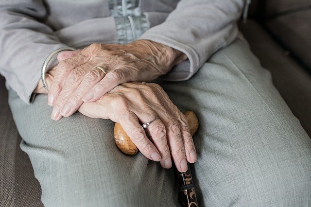 Comment prendre soin de ses parents vieillissants ?