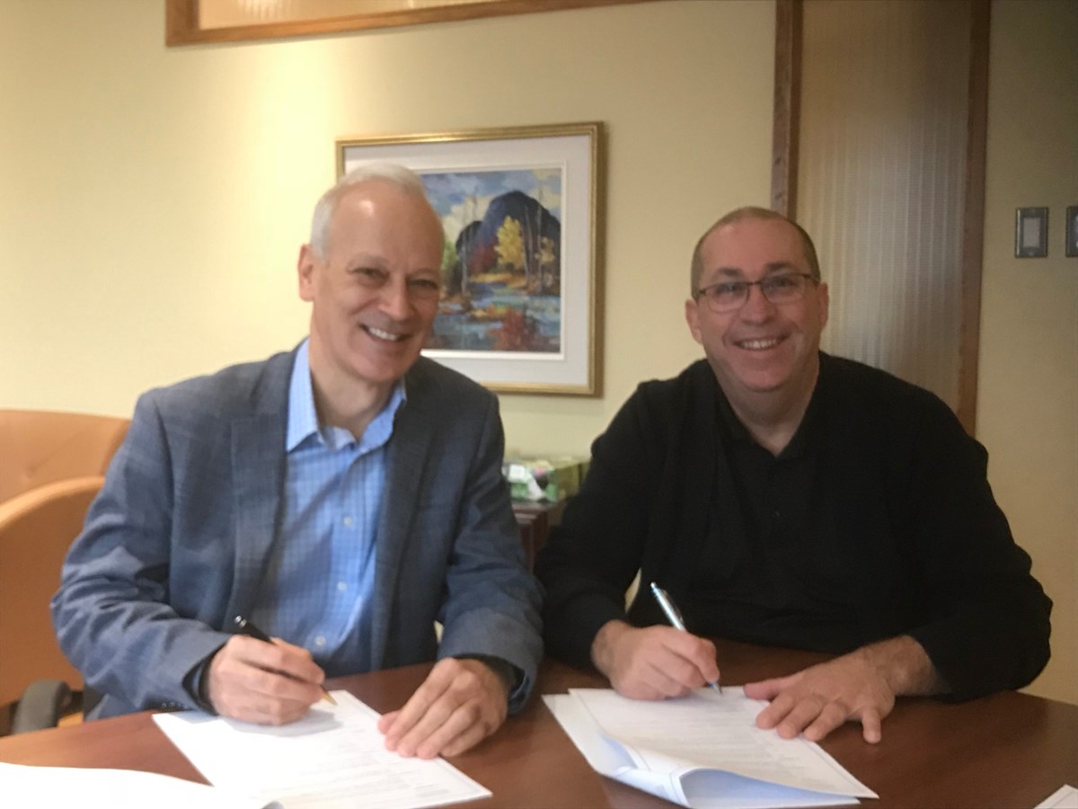 Hervé Pilon, directeur générale du Collège Montmorency et Marc DeBlois, directeur général du COFJQ – Laval 2020.