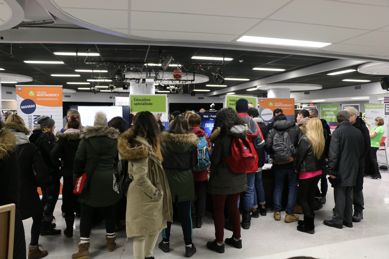 Plus de 1 200 étudiants et parents visitent le Collège Montmorency