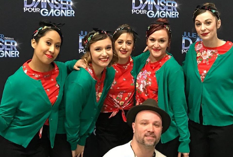 La troupe C4 après leur prestation du fabuleux destin d’Amélie Poulin avec leur directeur artistique, Éric Zig Martel.