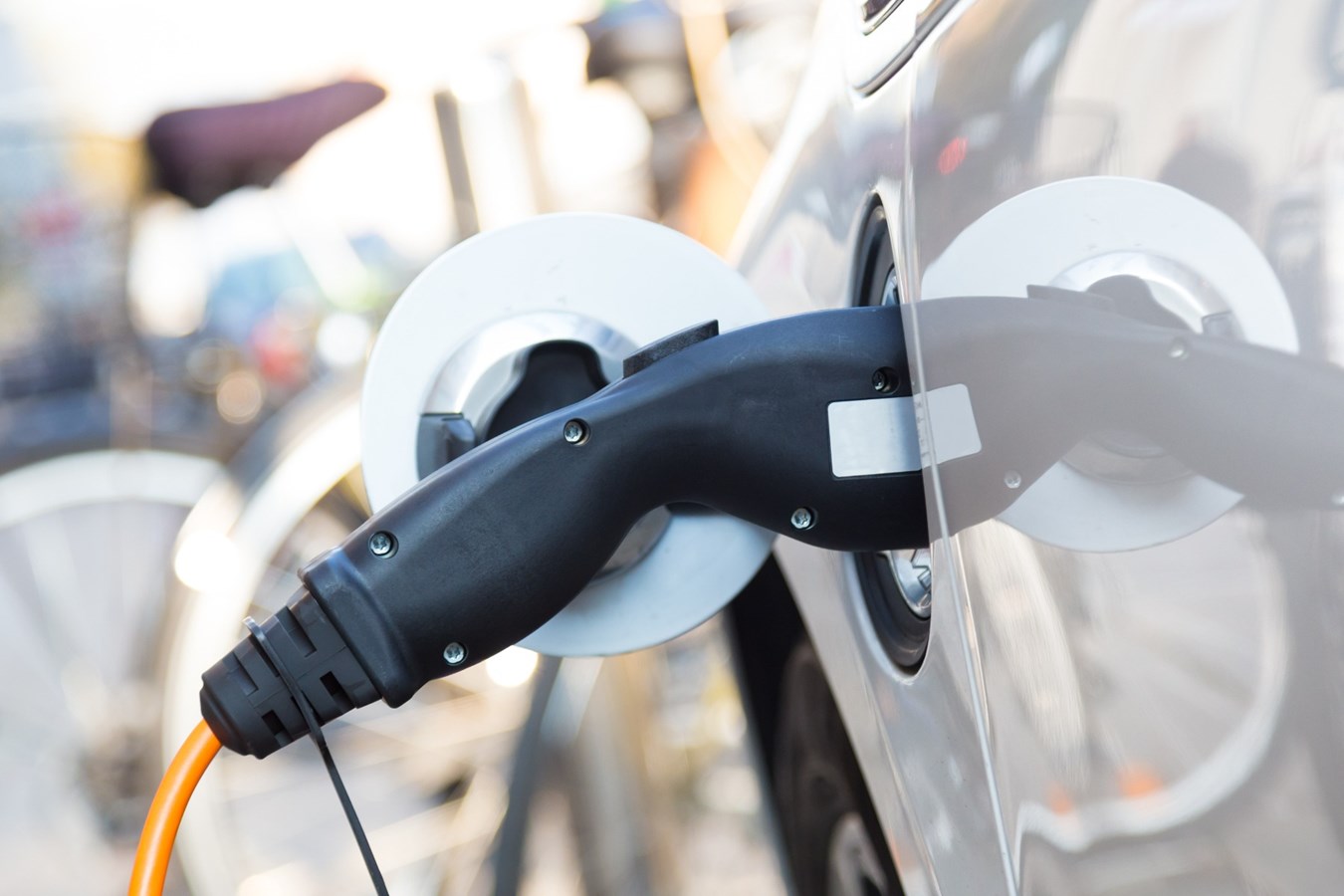 Laval devient la 1re ville au Canada à offrir des subventions liées à l’électrification des transports
