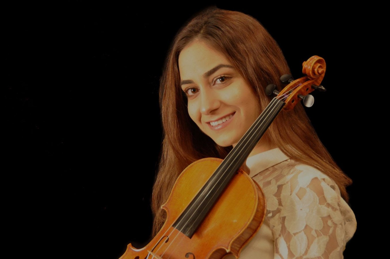 La violoniste Lynette Israilian, gagnante chez les 19-30 ans