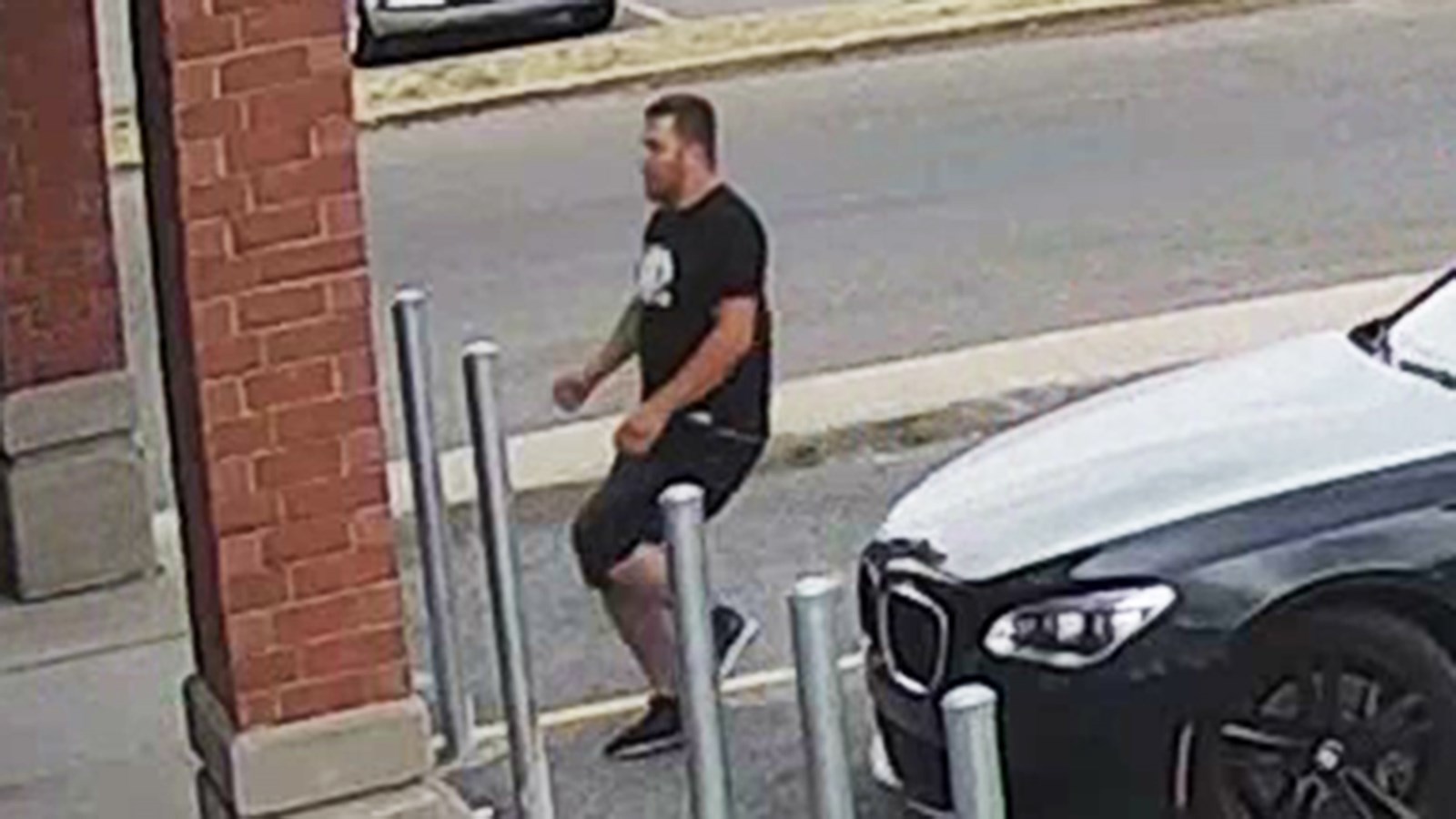 Suspect recherché : de nouvelles images ont été rendues publiques