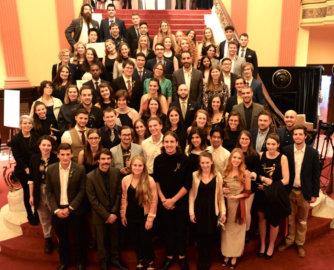 Les lauréats et finalistes de la 20 e édition du gala universitaire de Forces AVENIR.
