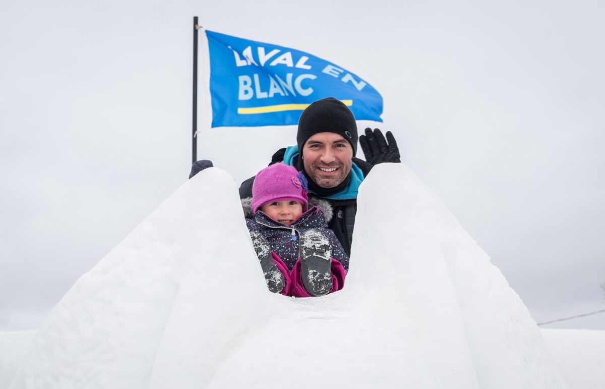 Sally Folk et la troupe C4 de l’émission Révolution en vedette à Laval en blanc