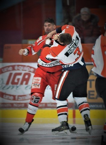 Hockey-sur-glace: les Pétroliers du Nord ont brillé hier face à Thetford Mines