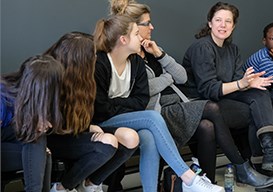 Réfléchir aux enjeux du théâtre de création jeunesse