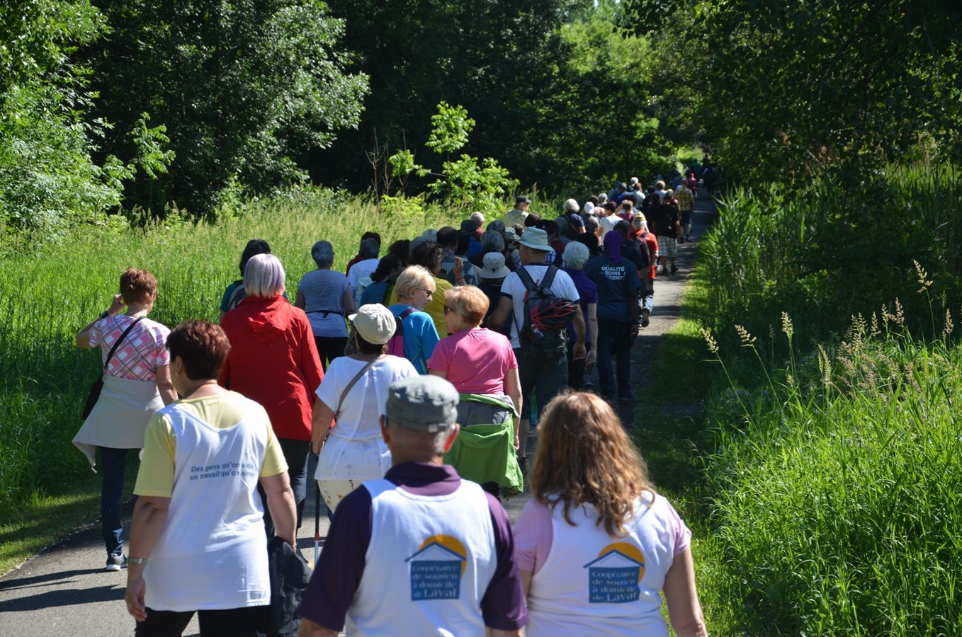 À Laval, on marche pour la bientraitance des personnes aînées