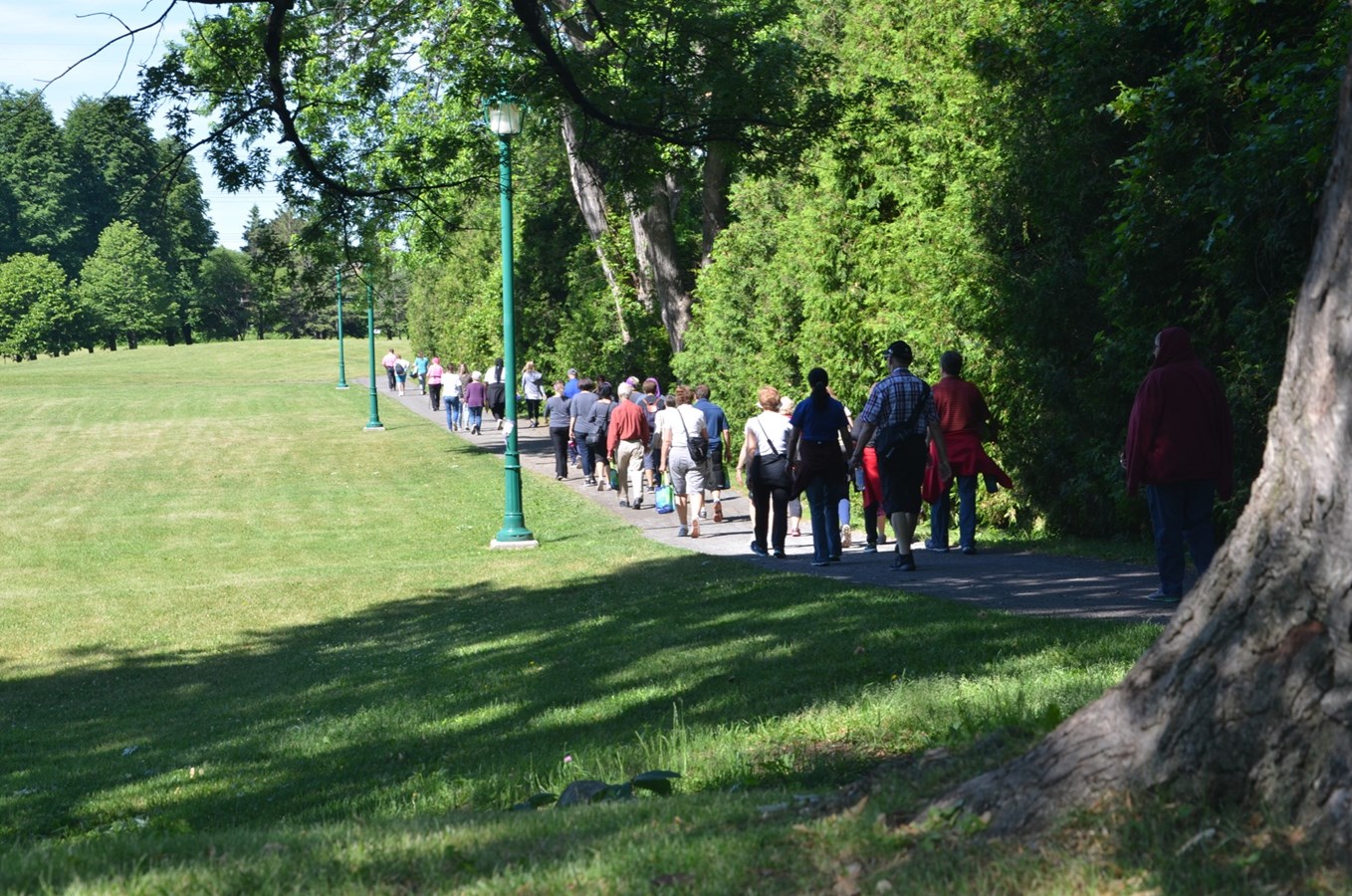 À Laval, on marche pour la bientraitance des personnes aînées