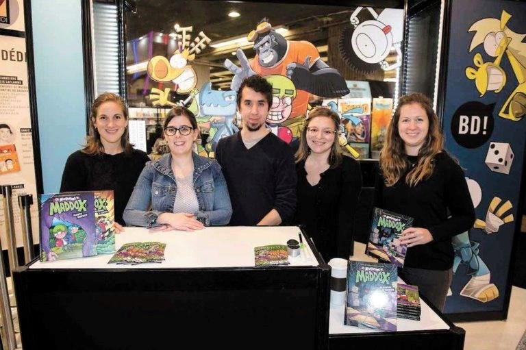 Claude et Félix Laflamme avec une partie de l’équipe de Presses Aventure au salon du livre de Montréal.