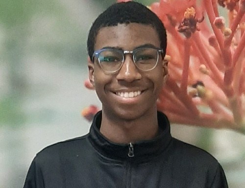 Nathan Acheampong s’est donné comme objectif d’aider les gens en difficulté à l’école par pur altruisme. Ses engagements lui ont valu une nomination dans la catégorie Élève engagé.