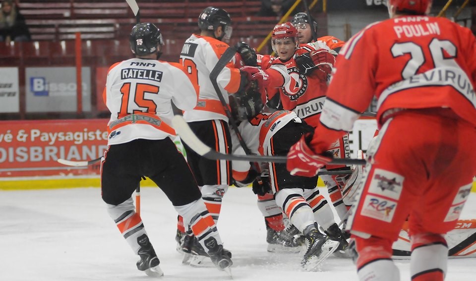 Hockey: face à Thetford Mines, les Pétroliers l'emportent 6 à 5
