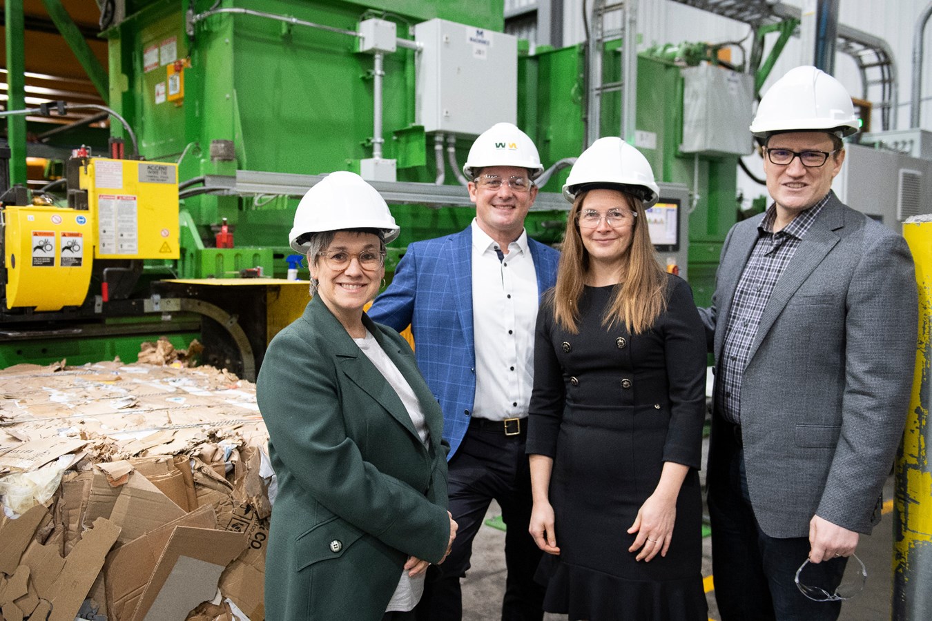 Sonia Gagné, Aaron Johnson, Virginie Dufour et Benoit Charette étaient présents pour inaugurer les nouvelles installations de Waste Management.