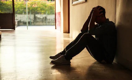 56 % des femmes et 41 % des hommes ont rapporté un niveau élevé de détresse psychologique, pour une moyenne de 48 % de la population québécoise au travail. Il s’agit d’une importante augmentation par rapport aux données pré-pandémie.