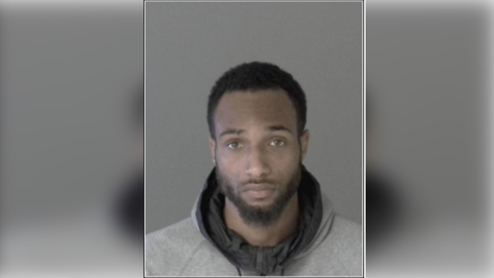 Un homme de 23 ans est activement recherché par les policiers