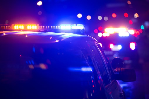 Laval : un homme arrêté pour entrave chute violemment