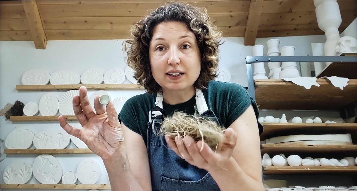 L'artiste Amélie Proulx parle de son art avec Julia Roberge Van Der Donckt.