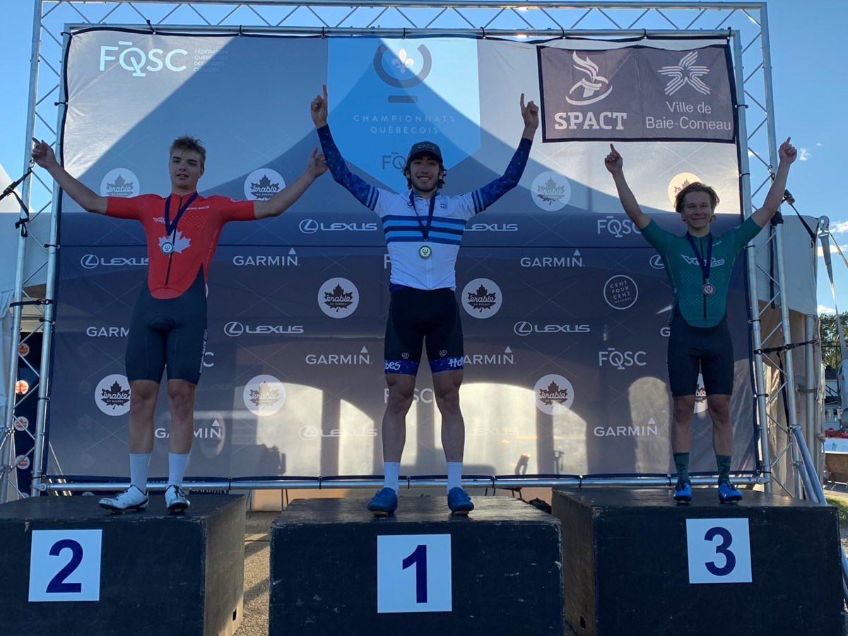 Avec une course longue de 98,4 kilomètres, Matisse Julien a terminé premier des hommes Juniors avec un temps de 2 heures 23 minutes et 48 secondes.