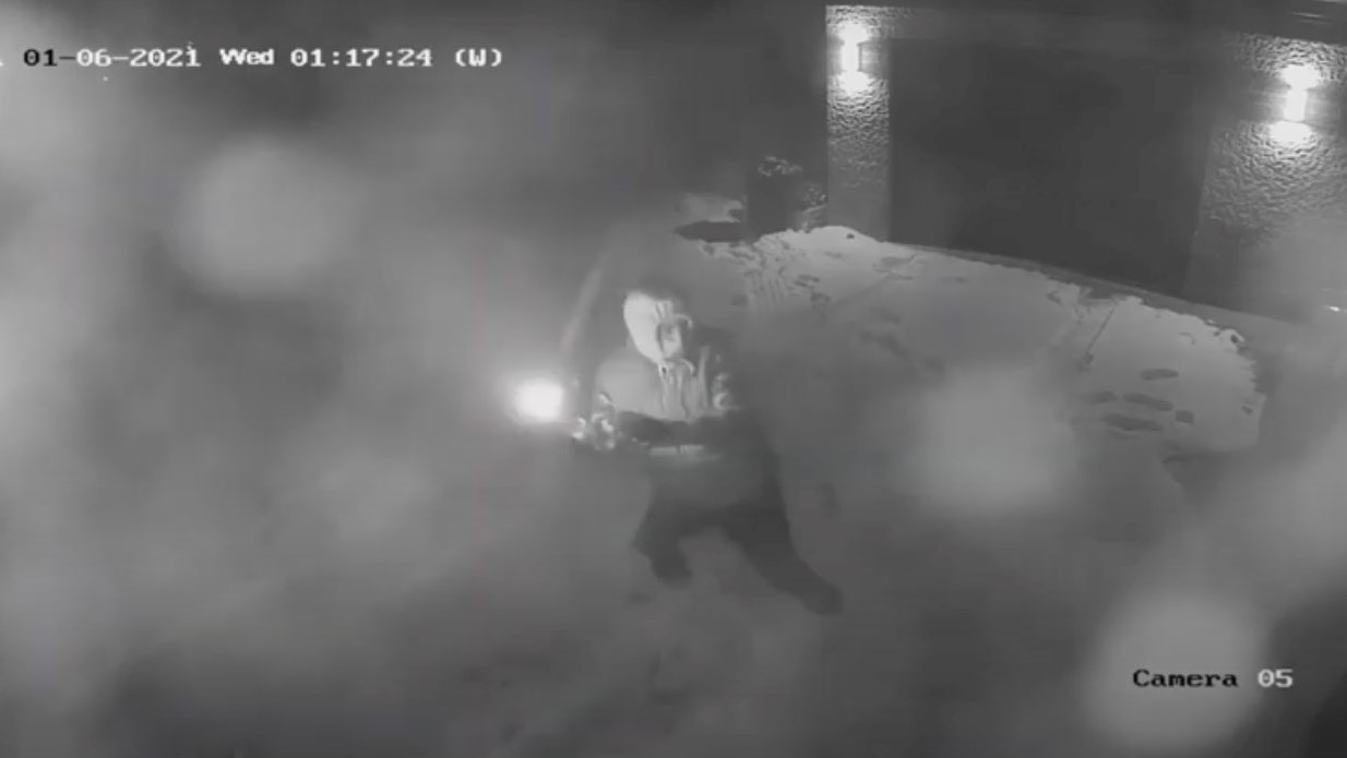 Incendie criminel: un suspect à identifier à Laval
