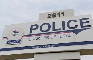 Remise de décorations à 17 policiers de Laval