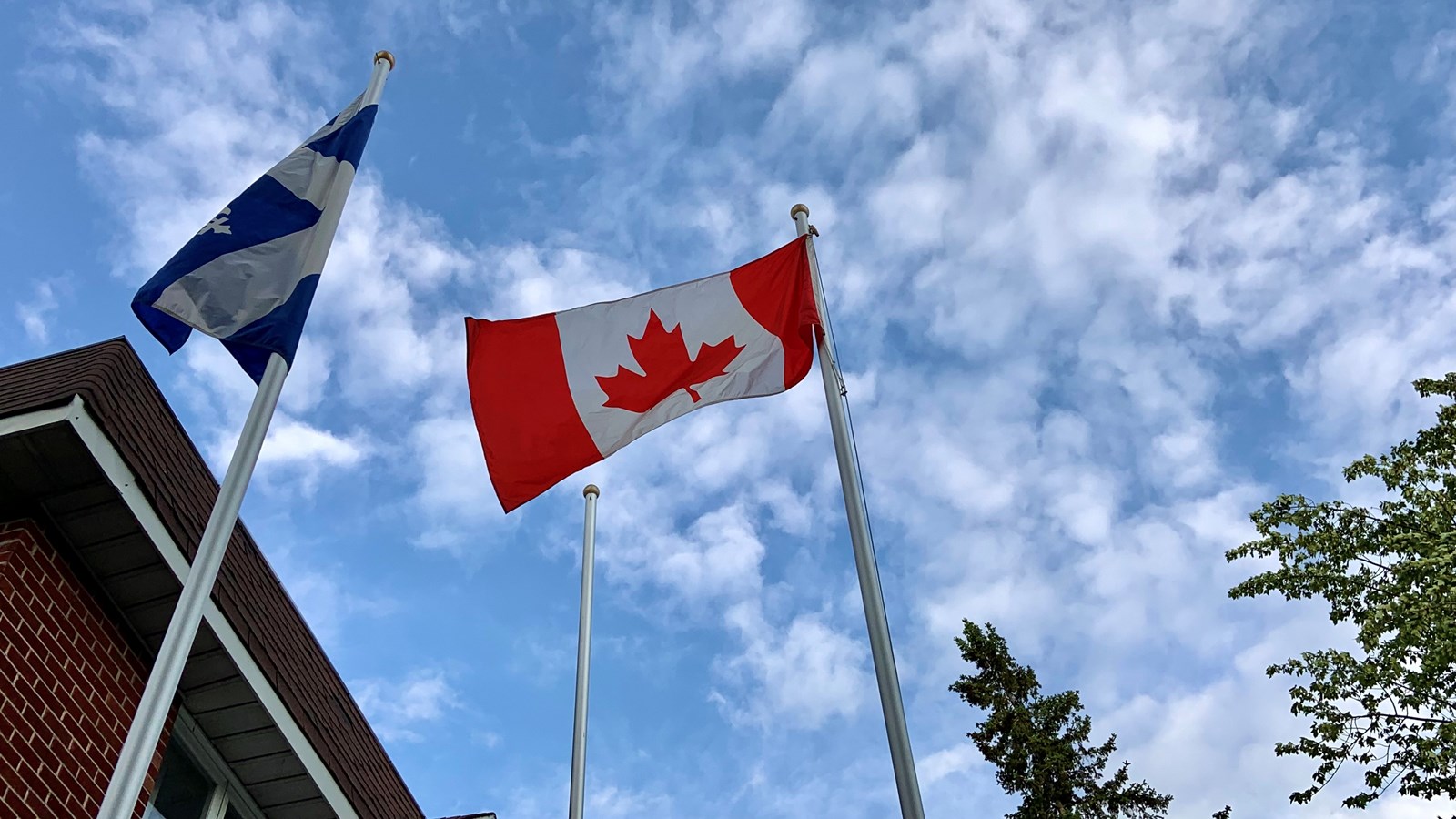 Devrait-on annuler les célébrations de la fête du Canada en soutien aux communautés autochtones ?