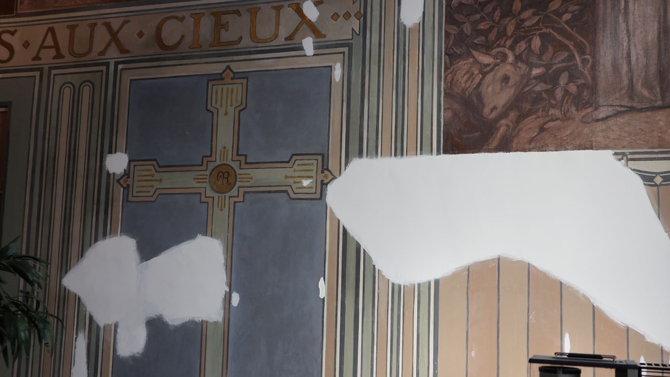 Le travail de coloration a été fait après le travail des plâtriers
