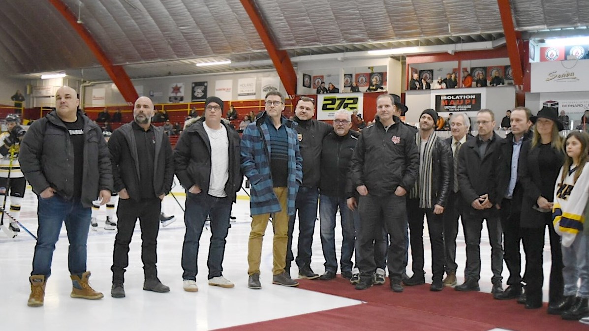 Une dizaine d’anciens joueurs des Chiefs ainsi que Michel Gaudette se sont donné rendez-vous afin d’honorer la mémoire du regretté Bob Berger.