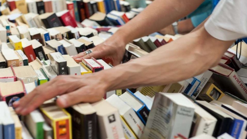 La Ville de Laval invite les citoyens à profiter de la grande vente de livres usagés des Bibliothèques de Laval, qui se déroulera à l’aréna Cartier du vendredi 29 avril au dimanche 1er mai 2022.
