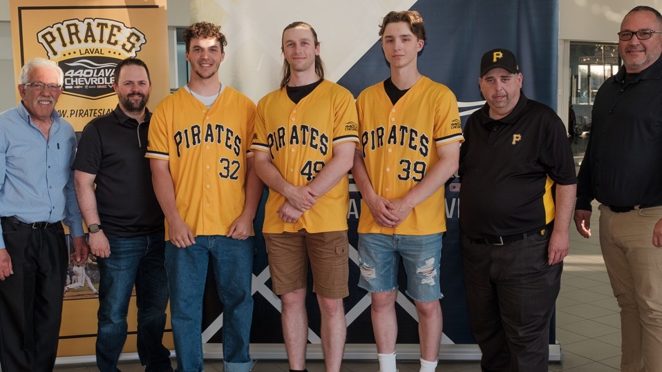 Jacques Continelli
(président), Sébastien Rivest (entraîneur-chef), Anthony Charbonneau, Arno Martin,
Maxime Fortin, Sébastien Groulx (directeur gérant) et Darren Auger (directeur des ventes Chevrolet 440 de Laval)