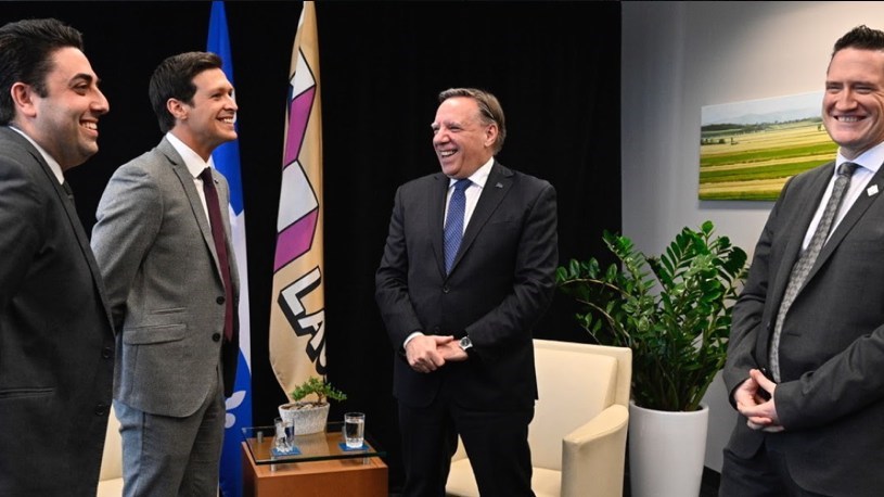 Visite du Premier ministre à l'hôtel de ville de Laval