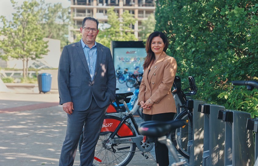 Christian Vermette, directeur général de BIXI Montréal, et Marie Hélène Cloutier, directrice exécutive - Engagement clients, partenaires et Innovation en mobilité d’exo