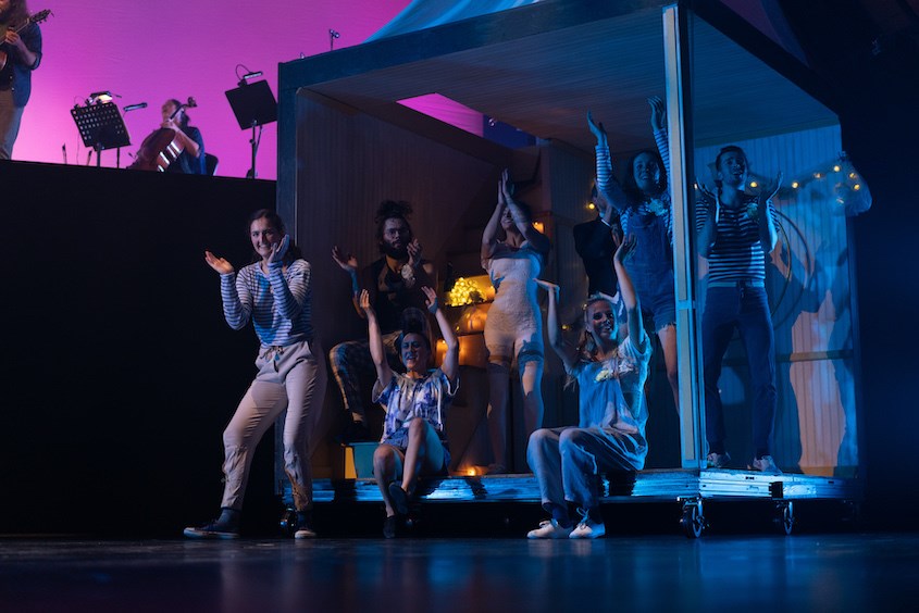 Entre Ciel et Mer, le spectacle créé par le Cirque Éloize aux Îles-de-la-Madeleine, se poursuit jusqu’au 14 août