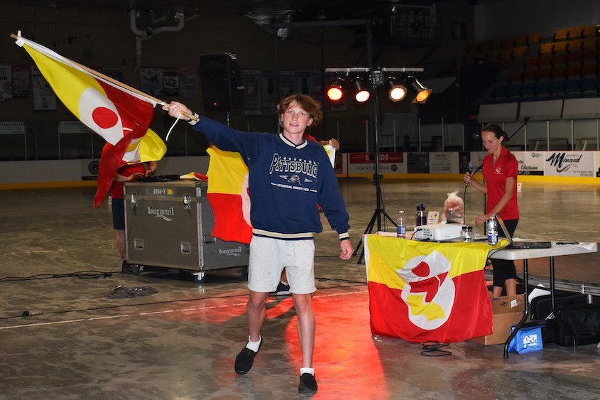 Renaud Trudel : porte-drapeau à la cérémonie d’ouverture pour la région Rive-Sud aux Jeux du Québec – Été 2022