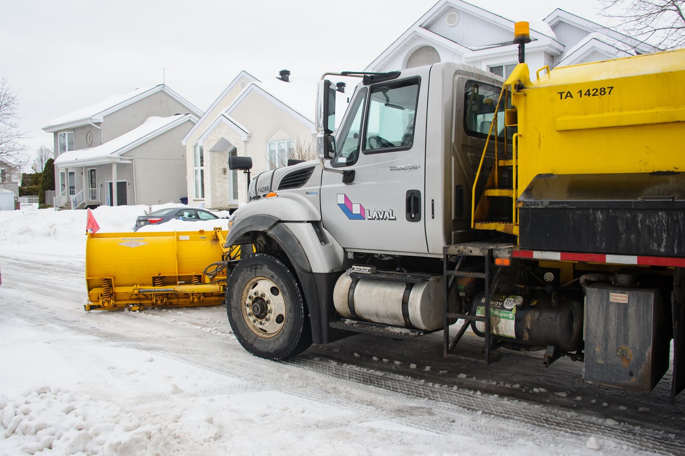 Accumulations de neige prévues : les équipes de Laval déjà déployées