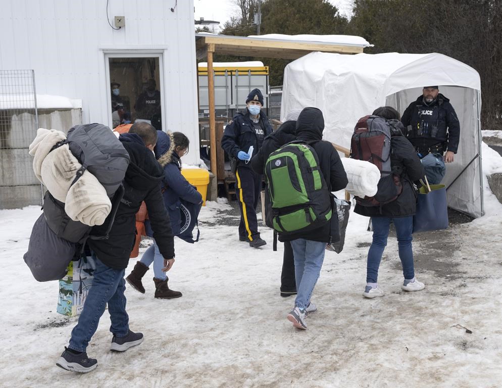 Chemin Roxham: les migrants seront refoulés aux passages irréguliers dès minuit