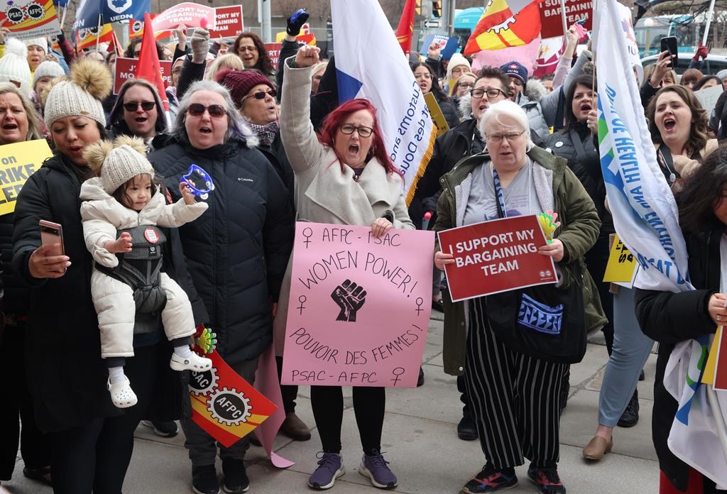 Fonction publique fédérale: les membres de l'AFPC votent en faveur de la grève