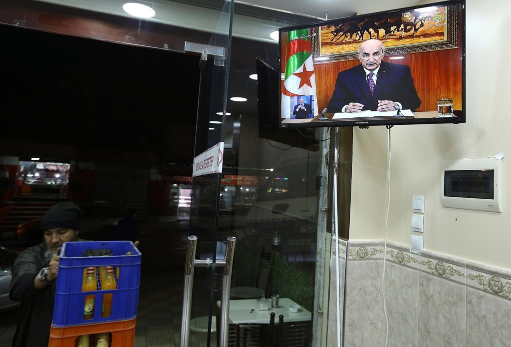 Enquête: on s'informe plus qu'avant sur les réseaux sociaux mais la télévision domine