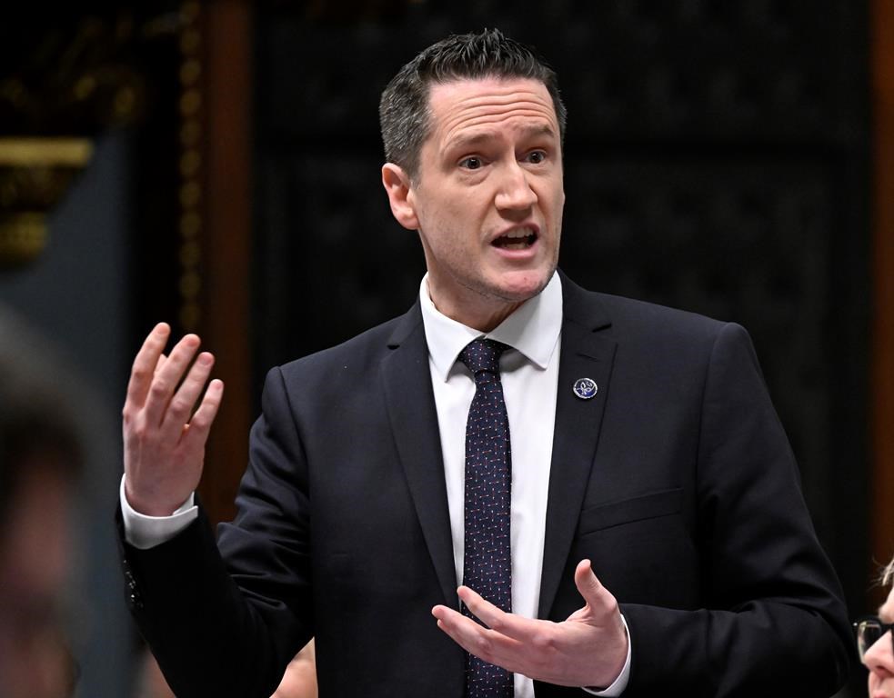 Le ministre Charette rejette les critiques du professeur Pierre-Olivier Pineau