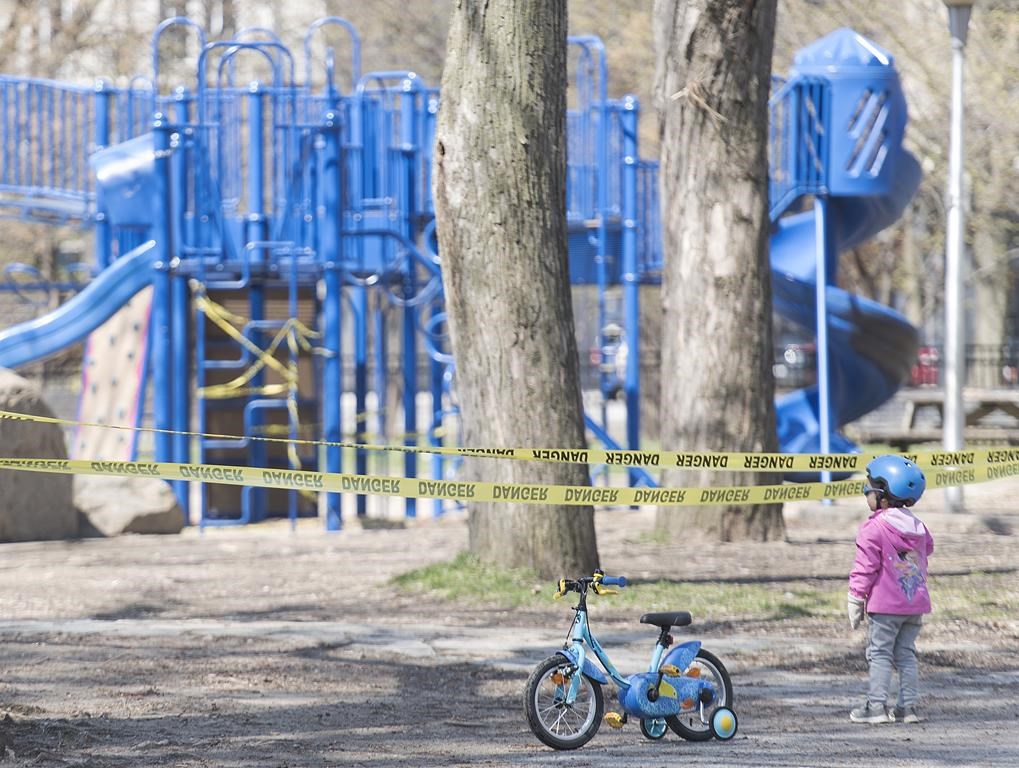 Les «jeux risqués» sont bénéfiques pour les enfants, assure la Société de pédiatrie
