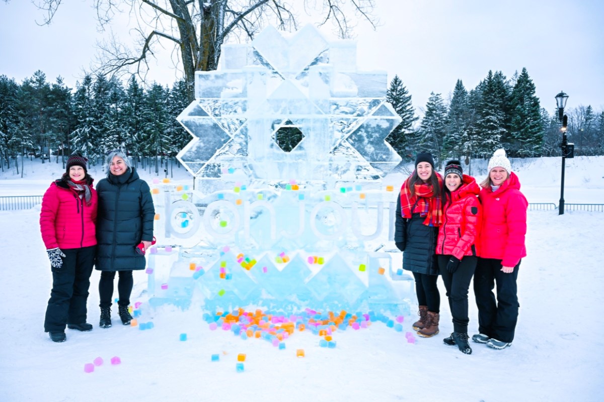 Tourisme Laval illumine l'hiver avec une immense sculpture de glace