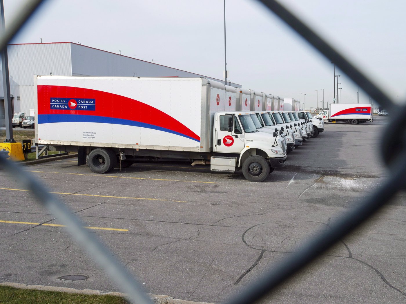 Les facteurs de Postes Canada pourraient déclencher une grève vendredi