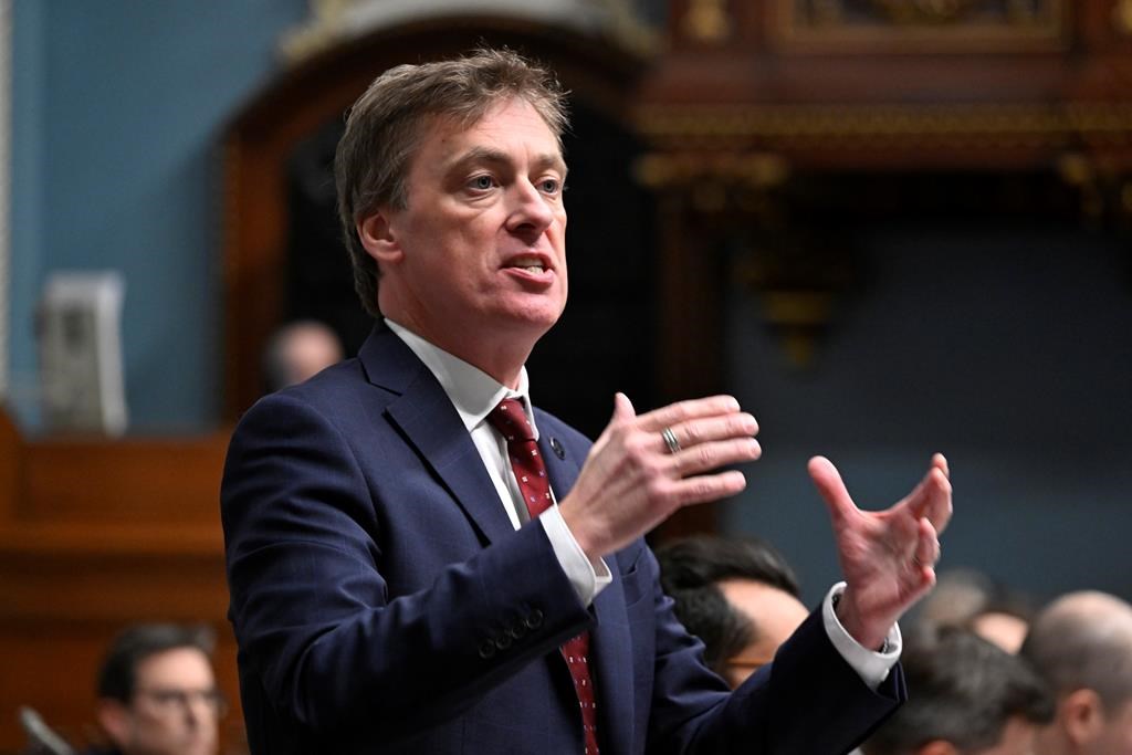 Ministres aux cocktails de financement: Tanguay contredit Coderre