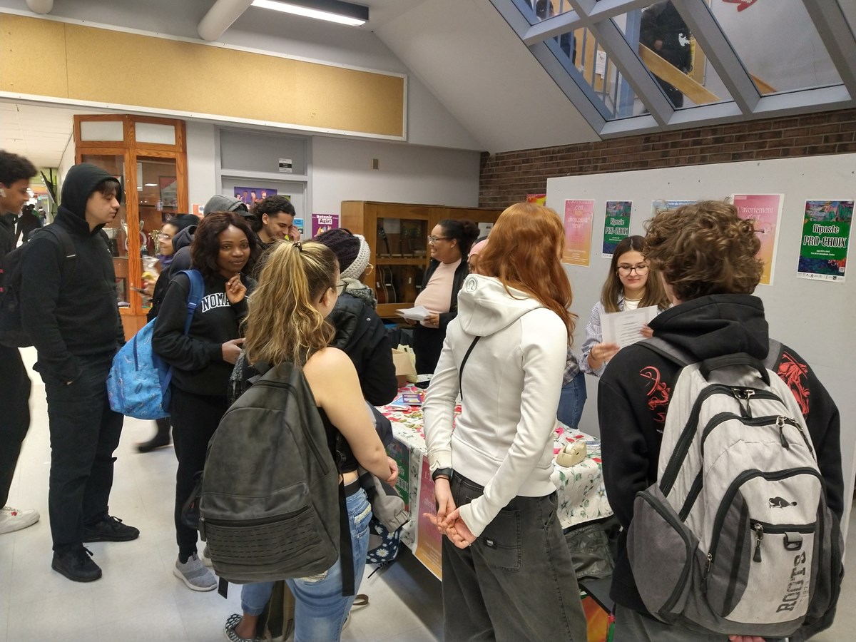 Un kiosque sur le droit à l’avortement débarque au Cégep Montmorency